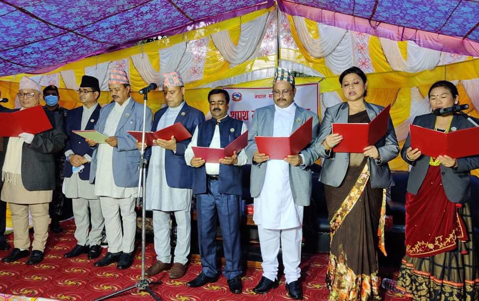 लुम्बिनीमा ७ सदस्यीय मन्त्रिपरिषद् गठन, प्रदेश प्रमुख शेरचनबाट शपथ ग्रहण